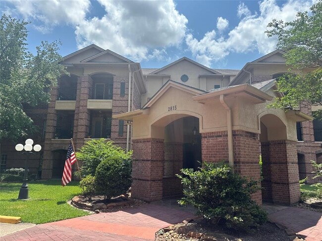property at 2815 Kings Crossing Dr