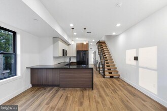 2713 W Montgomery Ave in Philadelphia, PA - Building Photo - Building Photo