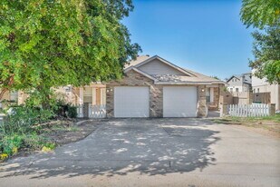 710 Claremont Pky, Unit B in Marble Falls, TX - Building Photo