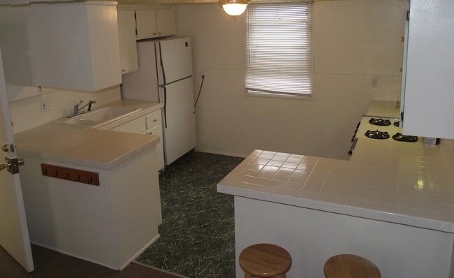 403 E Saratoga St, Unit 403 upper in Ferndale, MI - Foto de edificio - Building Photo