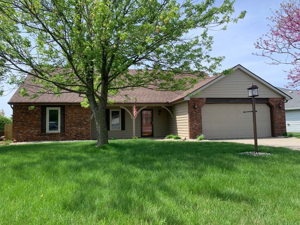 10517 Oak Chapel Dr in Fort Wayne, IN - Building Photo