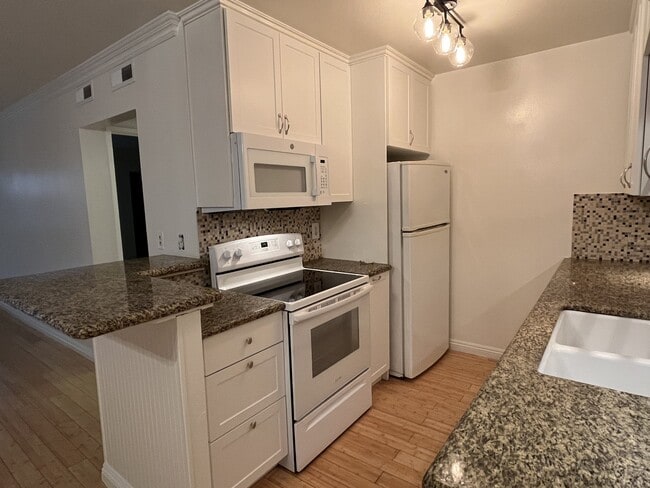 552 N Bellflower Blvd in Long Beach, CA - Building Photo - Building Photo