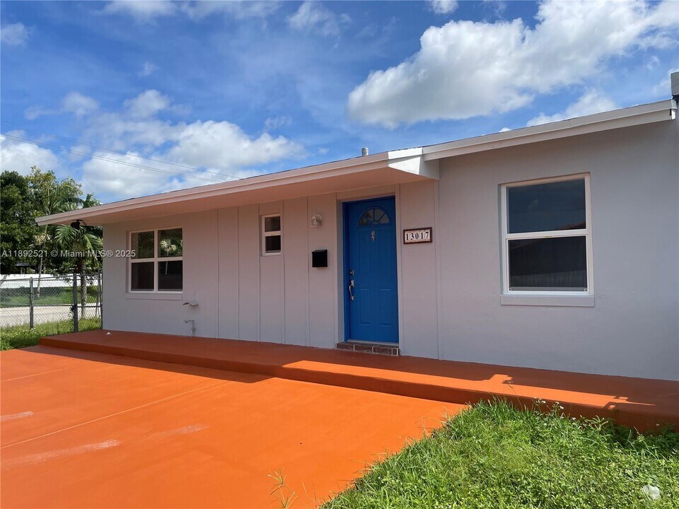 13017 SW 18th Terrace in Miami, FL - Building Photo