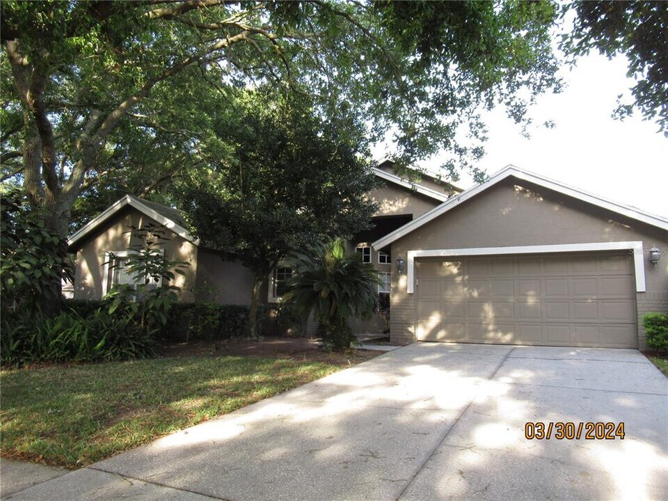 3002 Bent Creek Dr in Valrico, FL - Building Photo