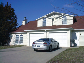 Rock Quarry Village in Columbia, MO - Foto de edificio - Building Photo