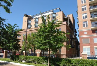 The Daily News Building in Chicago, IL - Building Photo - Building Photo