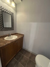 130 Napoli Dr in Hamilton, ON - Building Photo - Building Photo