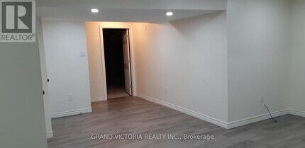 100 McMonies Dr in Hamilton, ON - Building Photo - Building Photo