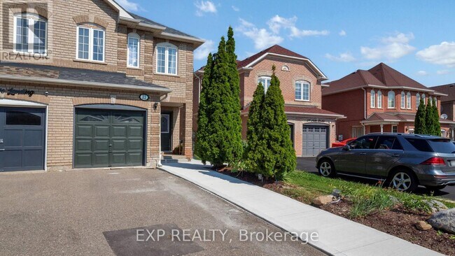 33 Native Landing in Brampton, ON - Building Photo - Building Photo