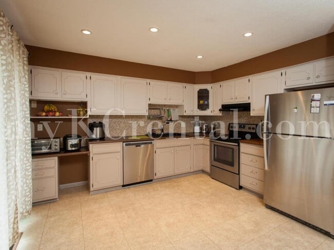 9619 Outlook Dr in Overland Park, KS - Building Photo - Building Photo