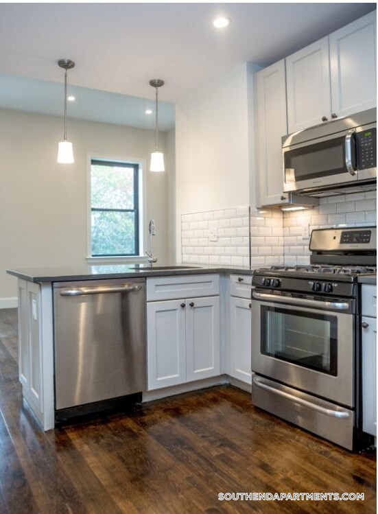 11 Newcomb St, Unit 12 in Boston, MA - Foto de edificio - Building Photo