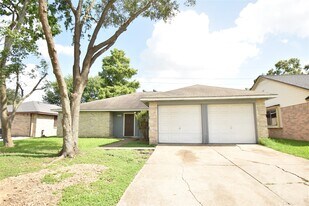 15926 Pfeiffer Dr in Houston, TX - Building Photo