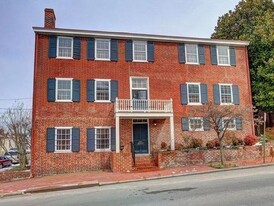 2200 E Broad St, Unit A in Richmond, VA - Building Photo
