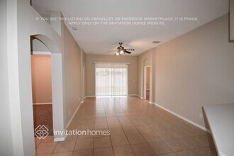 8105 Water Tower Dr in Tampa, FL - Foto de edificio - Building Photo