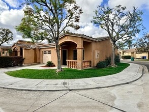 147 Apple Ln in Los Banos, CA - Building Photo - Building Photo