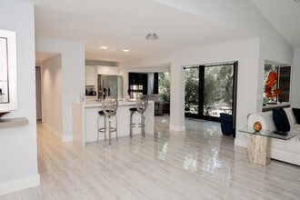 5700 Coach House Cir in Boca Raton, FL - Building Photo - Building Photo