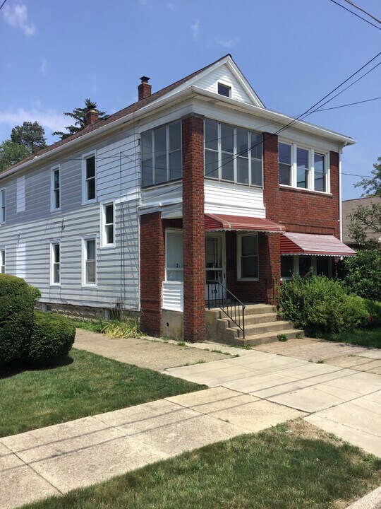 918 W 32nd St, Unit #2 in Erie, PA - Foto de edificio