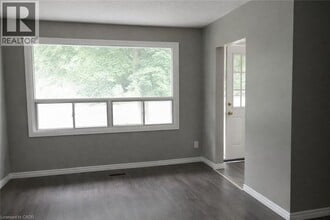 22 Grant St in Cambridge, ON - Building Photo - Building Photo