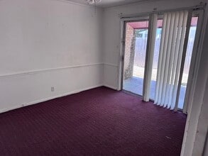 400 20th St SE, Unit 430 in Paris, TX - Foto de edificio - Building Photo