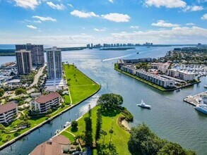 124 Lakeshore Dr in North Palm Beach, FL - Building Photo - Building Photo
