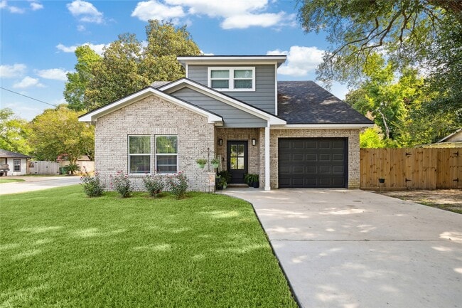 property at 2201 Maple St