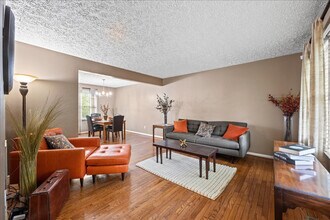 6 Wavecrest Ct in Durham, NC - Foto de edificio - Building Photo