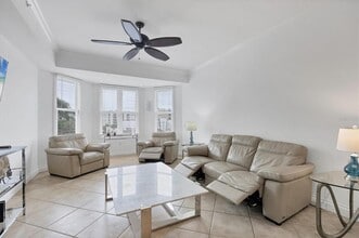 8111 Lakewood Main St in Lakewood Ranch, FL - Foto de edificio - Building Photo