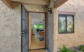 1050 Ramon Rd in Palm Springs, CA - Building Photo - Building Photo