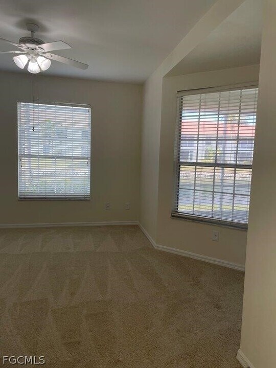 15190 Royal Windsor Ln in Ft. Myers, FL - Foto de edificio