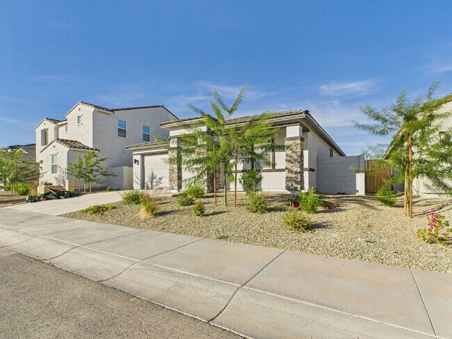 18050 W Creedance Blvd in Surprise, AZ - Building Photo - Building Photo
