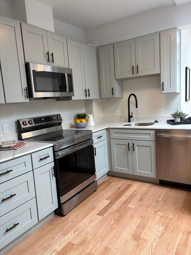 202 Elm St, Unit 3 in North Cambridge, MA - Foto de edificio - Building Photo