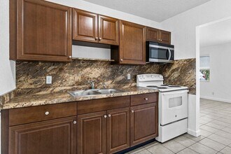 751 Hummingbird Way in North Palm Beach, FL - Building Photo - Building Photo
