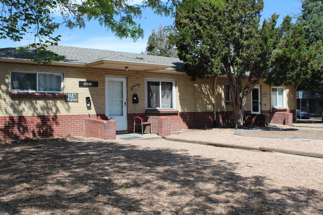 1685 Chester St in Aurora, CO - Building Photo