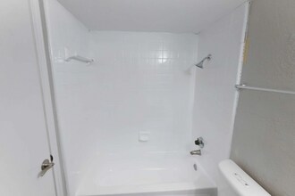 390 Shady Ln Dr in Fort Worth, TX - Building Photo - Building Photo