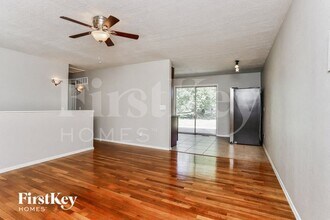 1107 Burgundy Ln in Ballwin, MO - Foto de edificio - Building Photo