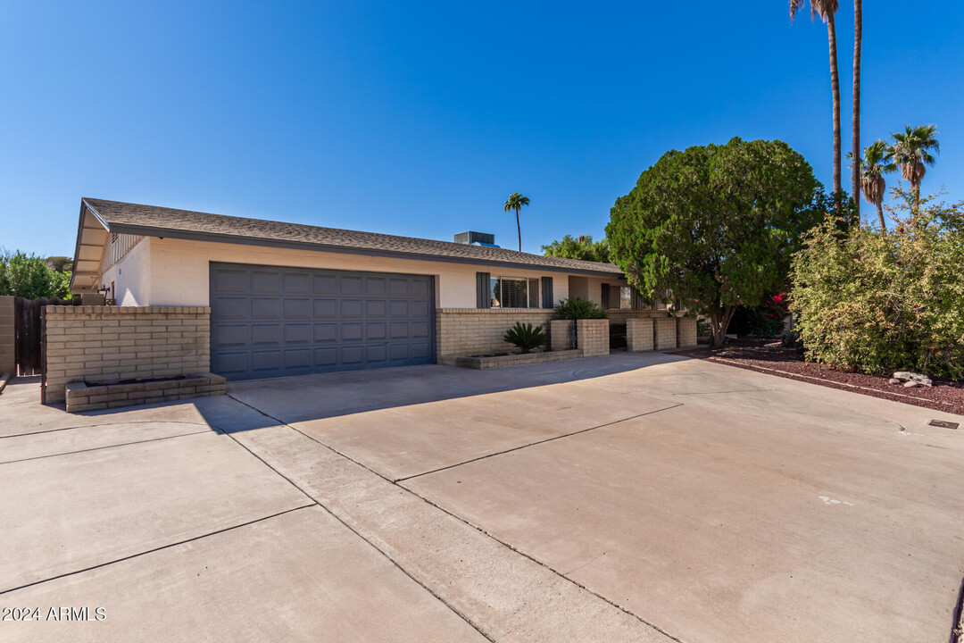 2311 W Del Oro Cir in Mesa, AZ - Building Photo