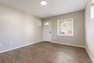 2318 SE 89th Ave in Portland, OR - Building Photo - Building Photo