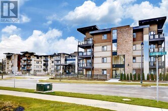 128 Garden Dr in Oakville, ON - Building Photo - Building Photo