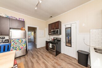 1431 W Belmont Ave, Unit 2R in Chicago, IL - Building Photo - Building Photo