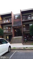 10725 West Dr in Fairfax, VA - Building Photo