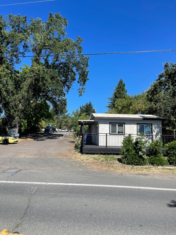 3345 Lakeshore Blvd-Unit -4 in Lakeport, CA - Foto de edificio - Building Photo