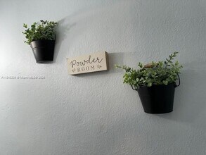 2452 Taylor St in Hollywood, FL - Foto de edificio - Building Photo