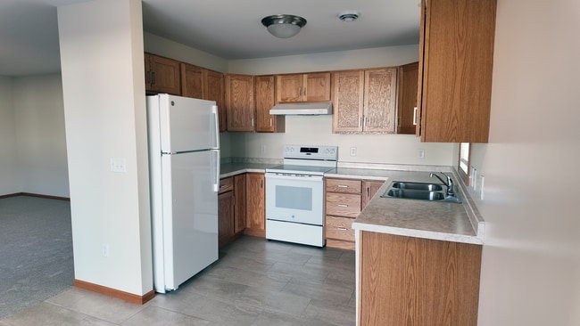 2108 Arlington Trl, Unit 4 in North Mankato, MN - Building Photo - Building Photo