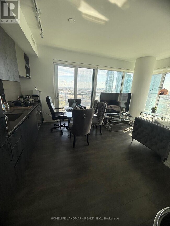 7890 Jane St in Vaughan, ON - Building Photo - Building Photo
