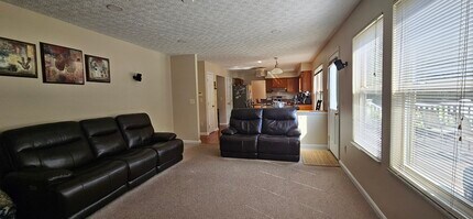 2250 Reeves Ave in Lewis Center, OH - Foto de edificio - Building Photo