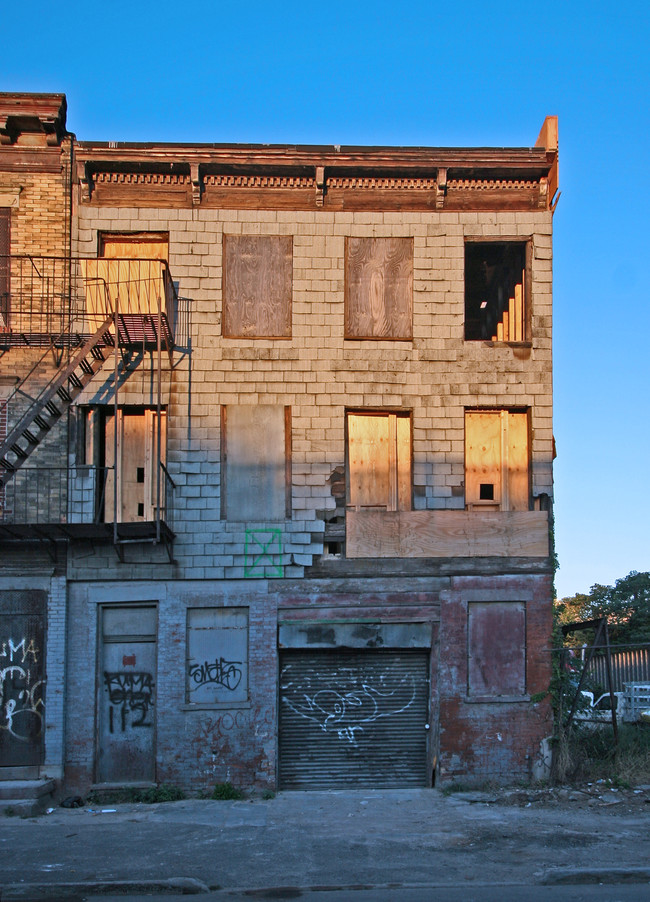 114 Sandford St in Brooklyn, NY - Foto de edificio - Building Photo