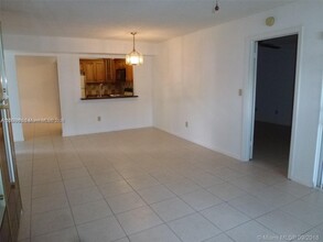 443 NE 210th Cir Terrace in Miami, FL - Building Photo - Building Photo
