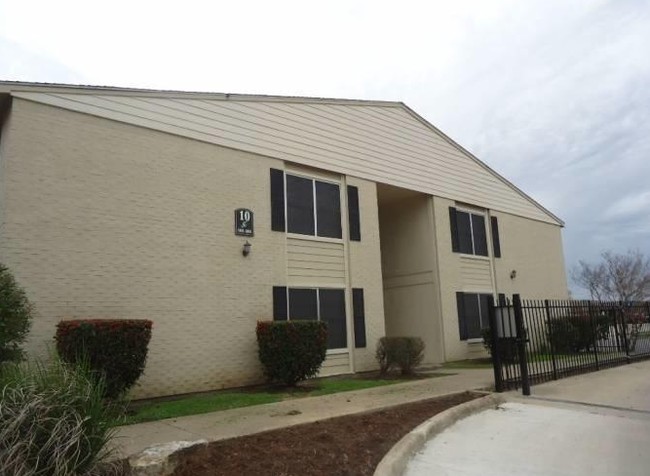 Sage Creek Apartments in Victoria, TX - Building Photo - Building Photo