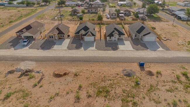 509 El Paso Ave in Wickett, TX - Building Photo - Building Photo
