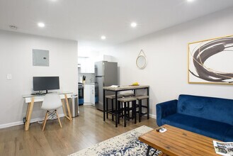 350 E 19th St in New York, NY - Building Photo - Building Photo